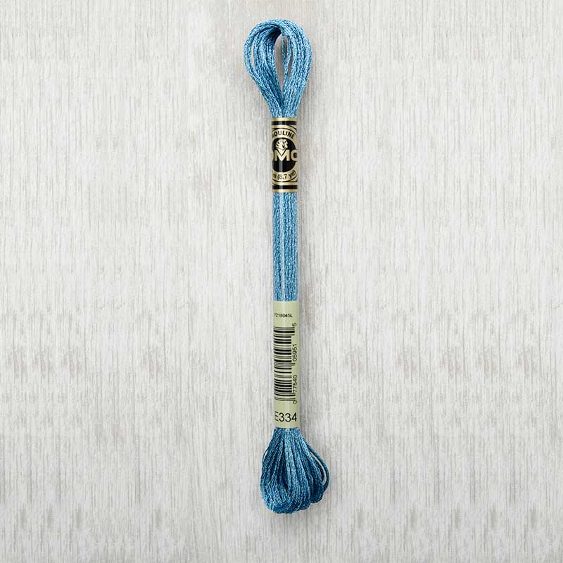 Matassa DMC 317W-E168 Filo Da Ricamo Metallizzato Color Argento, 8 Metri. In Poliestere, Perfetto Per Aggiungere Luce Ai Tuoi Progetti.